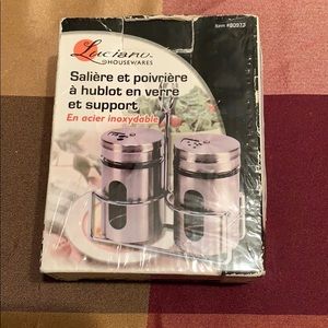 Salt and pepper shakers brand new